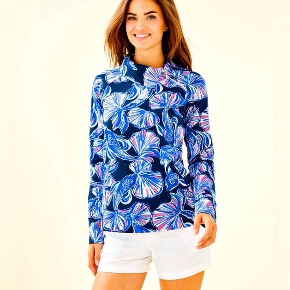 Lilly Pulitzer Booker Seashells Popover In Reel Life Shirt Womens medium
 Blue - Picture 1 of 4